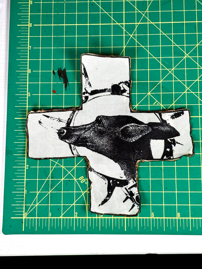deer cross patch - (6.5"x6.5" in)